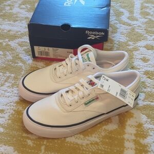 NWT Reebok Unisex Club C Coast - with box